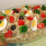 TRAVESSA DE BACALHAU COM COUVE E CEBOLADA