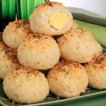 Espetinho de carne com queijo