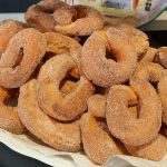 Panquecas de banana, côco e mirtilos
