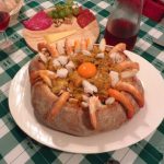 Frigideira de arroz com salsicha