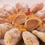 BOLO DE CHOCOLATE HÚMIDO COM RECHEIO DE LEITE CONDENSADO