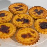 BOLO ENCHARCADO COM A CALDA DE LARANJA