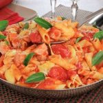 Sopa cremosa de frango com legumes